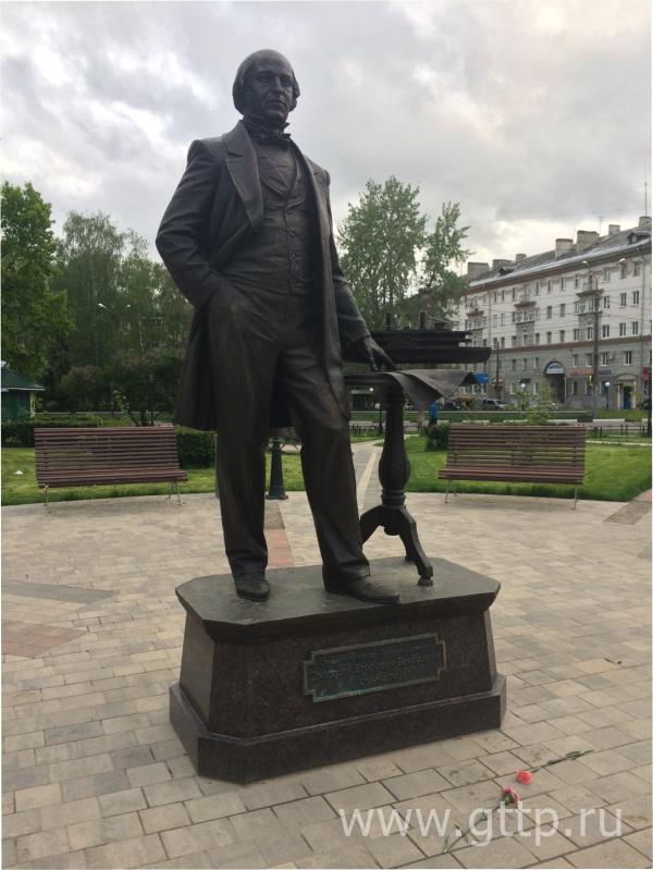 Памятник Д.Е.Бенардаки в центре Сормова, фото Ольги Новоженовой. 