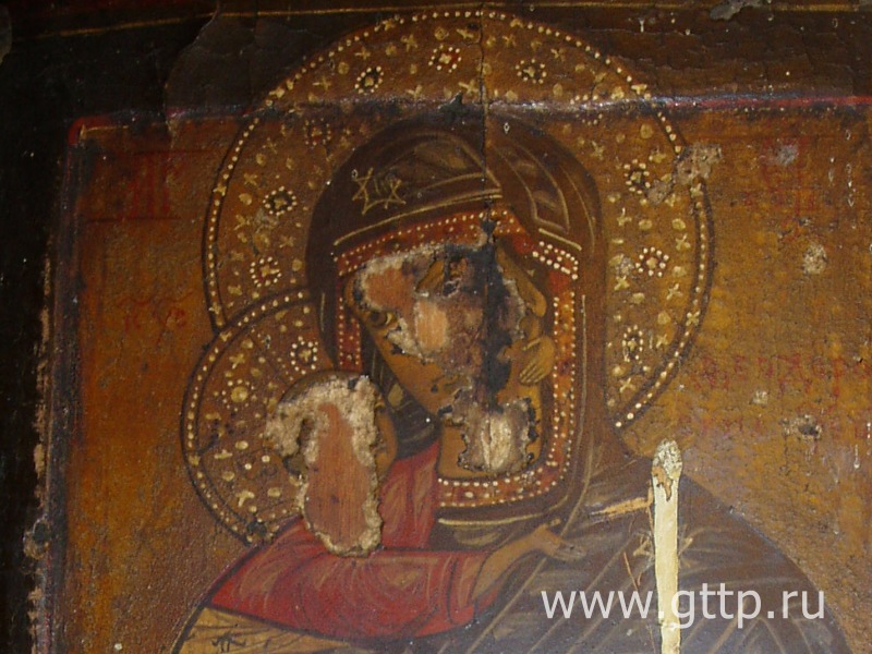 Фрагмент иконы из чудского храма с затёрными ликами, фото Галины Филимоновой