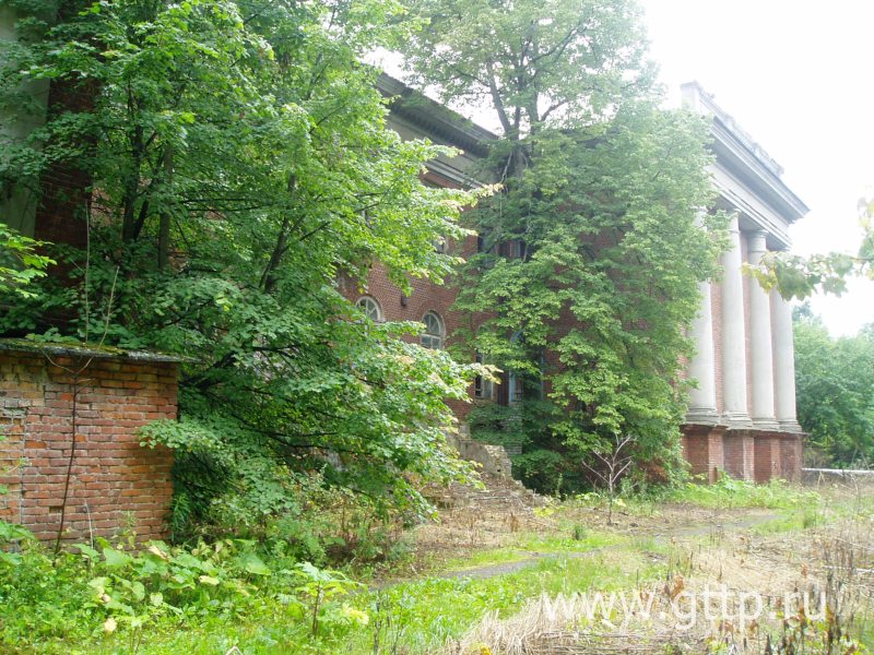 Фрагмент фасада главного корпуса школы-колонии в посёлке Волжском, фото Галины Филимоновой. 