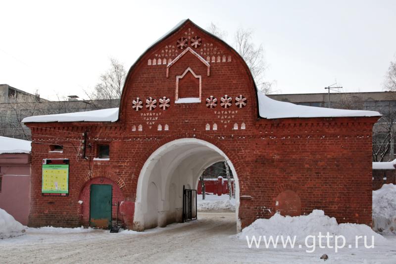 Главные ворота Успенской (Сергиевской) церкви в Нижнем Новгороде, фото Алексея Слёзкина. 