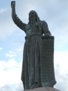 Памятник писателю Аввакуму Петрову на родине в Григорове, фото Владимира Бакунина