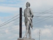 Памятник Суворову в Суворове, фото Владимира Бакунина