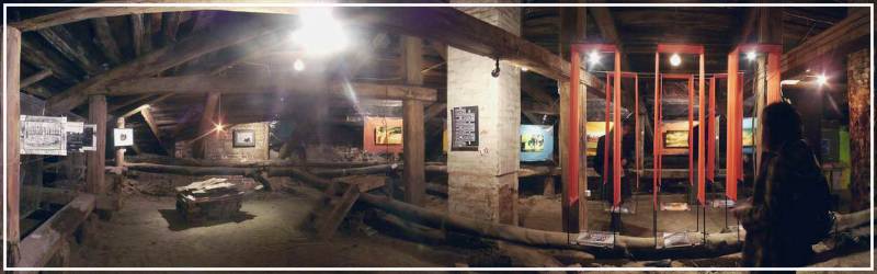 Выставка «6ю6, или 36 фоторабот на чердаке современного нижегородского искусства», г. Нижний Новгород, октябрь 2001 года, фото Андрея Скворцова